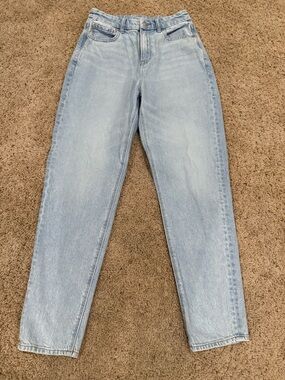 American Eagle Outfitters Light Wash Mom Jeans